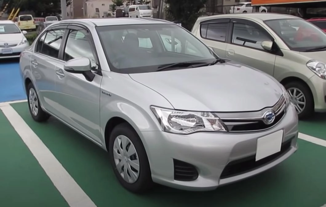 TOYOTA COROLLA AXIO 2013, Гибрид. Обзор экстерьера и интерьера.