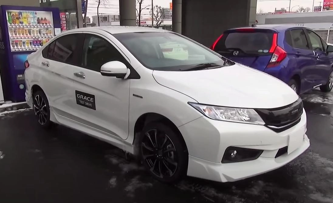 HONDA GRACE 2014, Гибрид, EX MUGEN. Обзор экстерьера и интерьера.