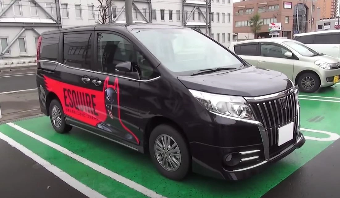 TOYOTA Esquire 2014, Gi STYLING PACKAGE. Обзор экстерьера и интерьера.