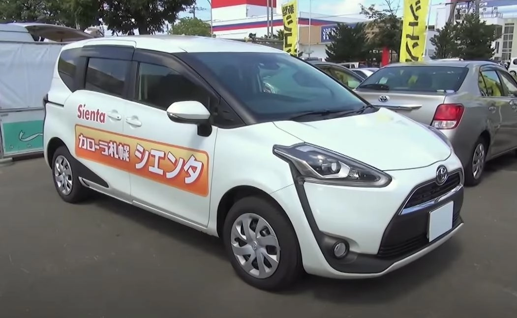 TOYOTA SIENTA 2015, G, 4WD. Обзор экстерьера и интерьера.