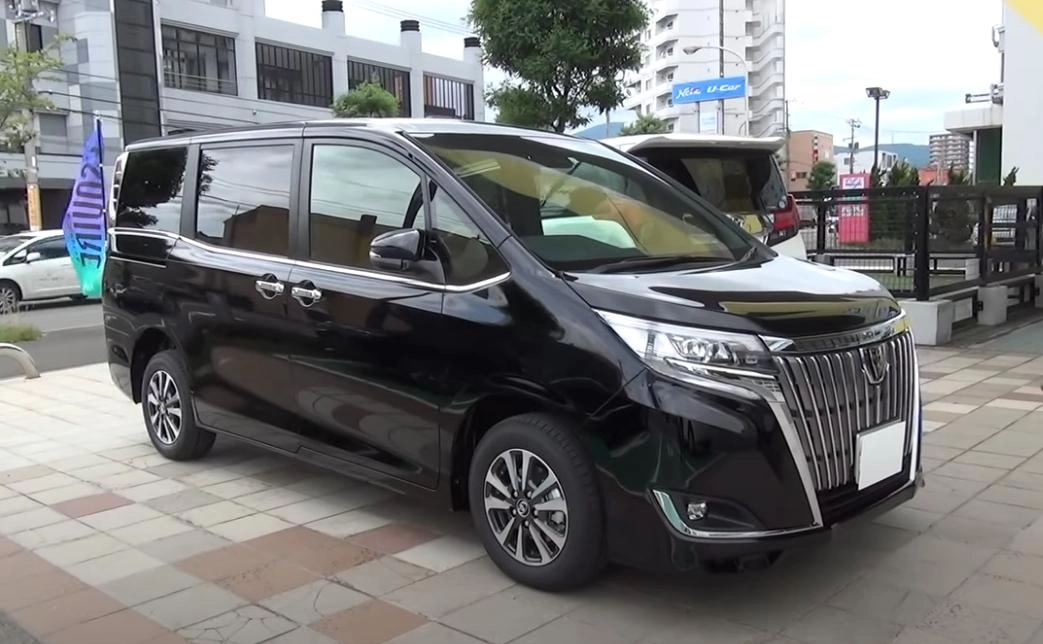 TOYOTA ESQUIRE 2017, 2.0L, 4WD. Обзор экстерьера и интерьера.