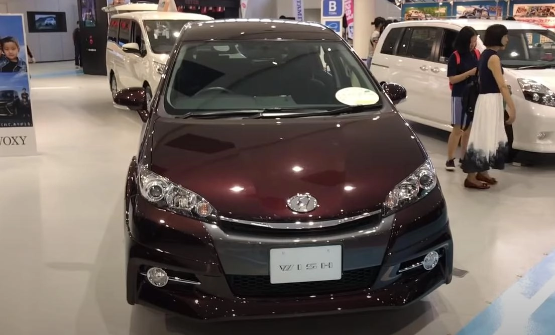 TOYOTA WISH 2017. Обзор экстерьера и интерьера.