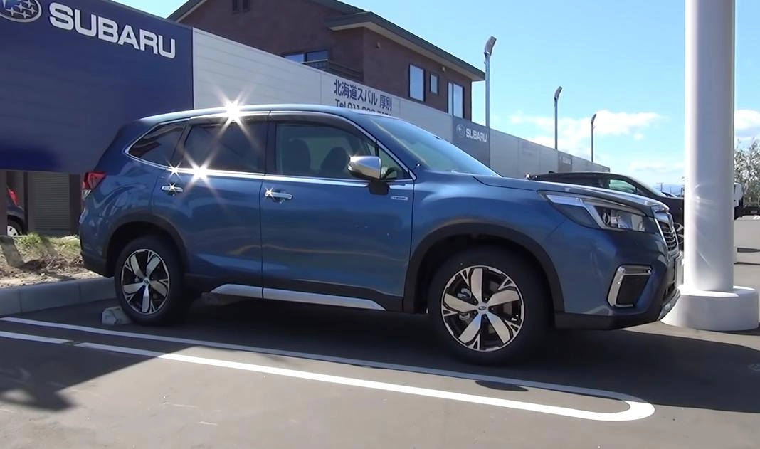 SUBARU FORESTER 2018, Гибрид, e-BOXER, AWD. Обзор экстерьера и интерьера.